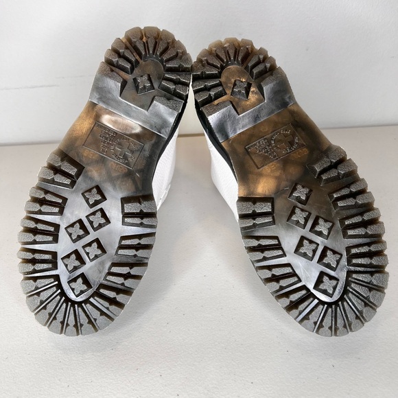 NWOT Dr. Martens Devon Flower Buckle Leather Platform Boots Size 7 - Picture 8 of 8